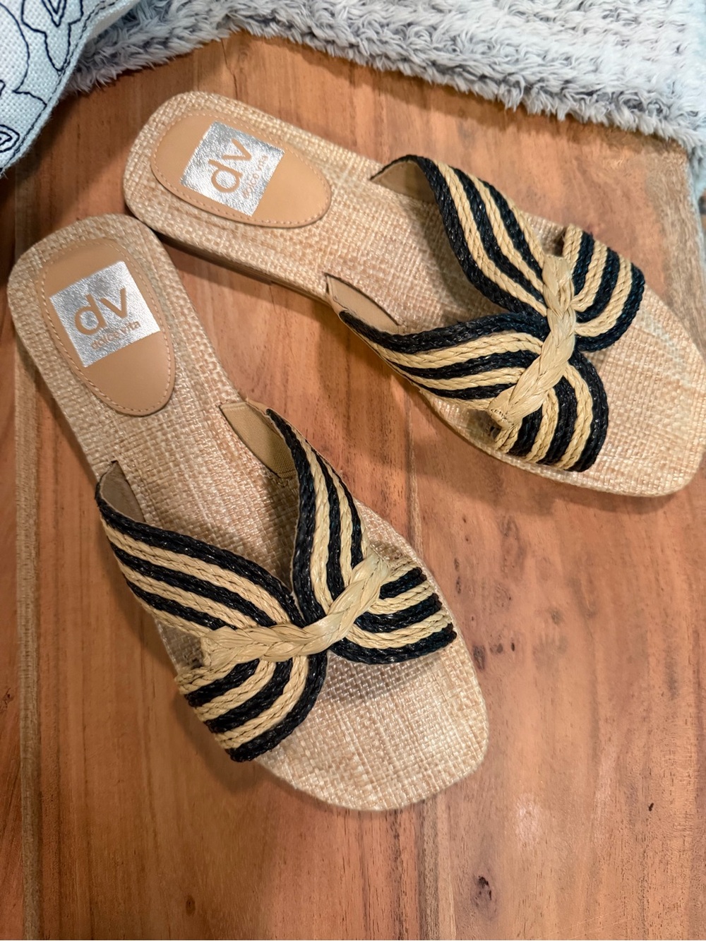 DV by Dolce Vita Natural and Black Braided Slide sandals EUC